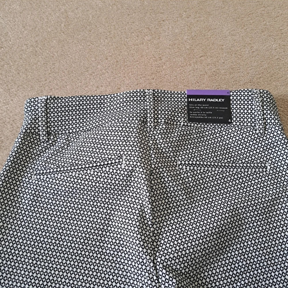New! Hilary Radley Cropped Pants Black White Size 4 Tummy Control Patterned - Picture 9 of 11
